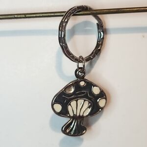 2” Unbranded Silver and Dark Grey Mushroom Keychain